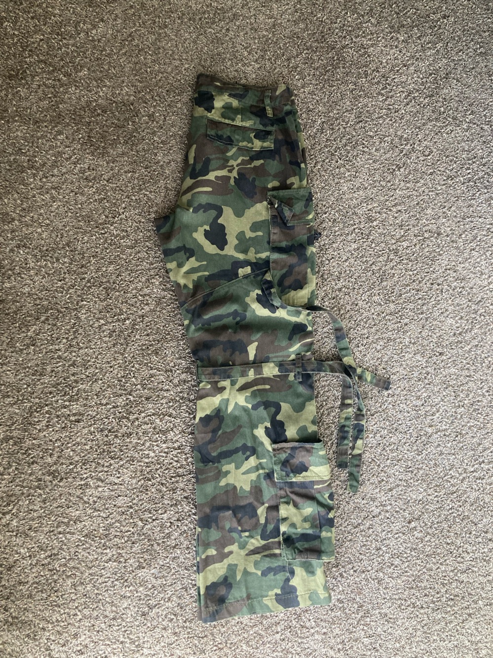 Fashion Nova Women's Green Camo Wide-Leg Cargo Pants - Picture 8 of 13